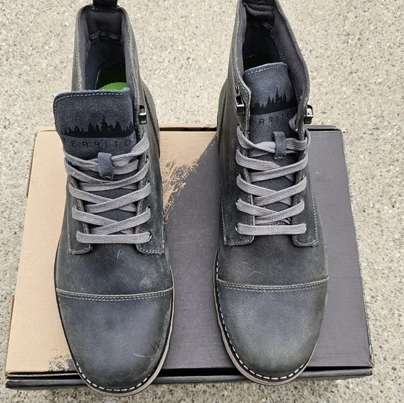Territory zion lace up lug boots wide width Men's size 11.5 W