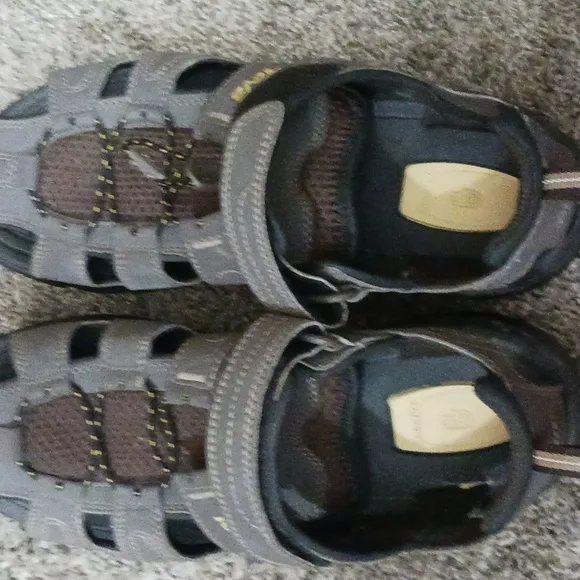 Teva &quot;Forebay&quot; leather sandals - 8 - brown gray