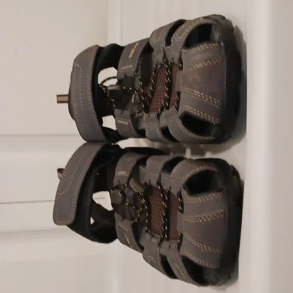 Teva &quot;Forebay&quot; leather sandals - 8 - brown gray