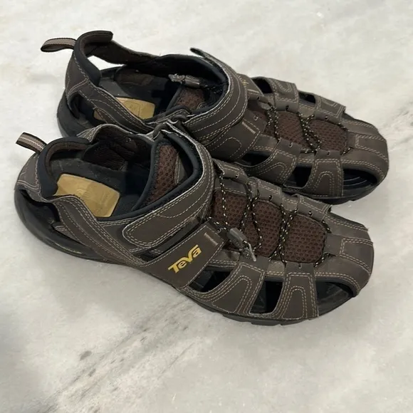 Teva Mens Forebay brown sandals 12