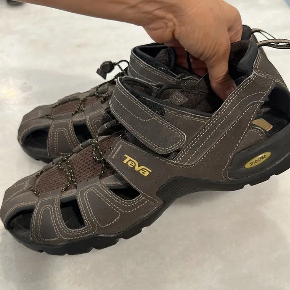 Teva Mens Forebay brown sandals 12
