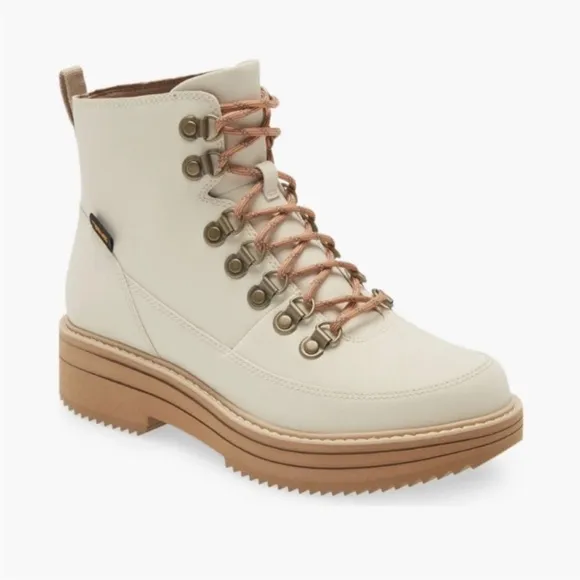 Teva Midform Boots in White Swan Size 8.5
