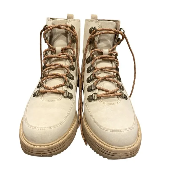 Teva Midform Boots in White Swan Size 8.5