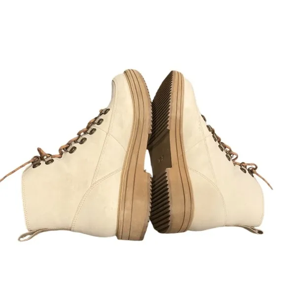 Teva Midform Boots in White Swan Size 8.5