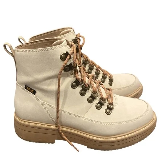 Teva Midform Boots in White Swan Size 8.5