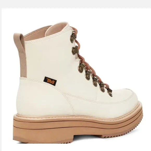 Teva Midform Boots in White Swan Size 8.5