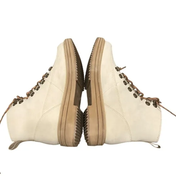Teva Midform Boots in White Swan Size 8.5