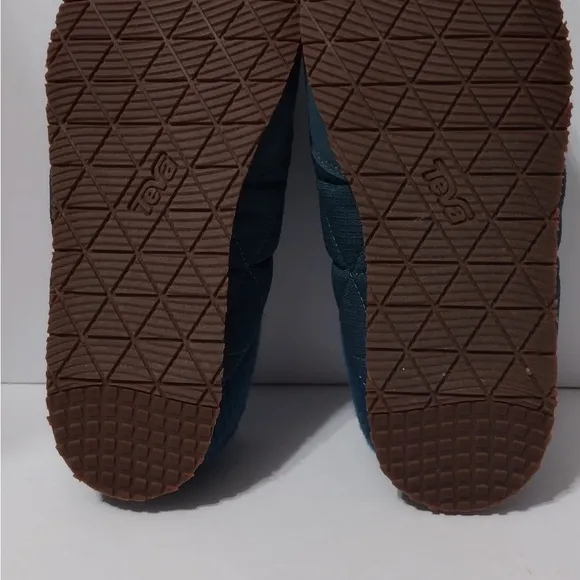 TEVA Teal Quilted Slip-On Shoes size 8 pre owned Exellent condition