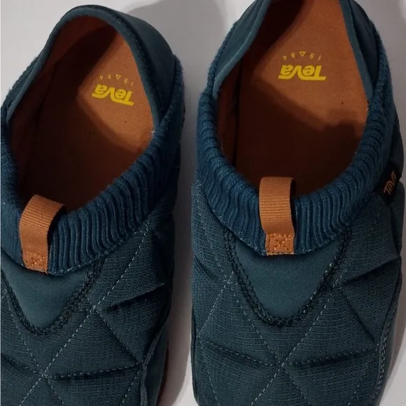 TEVA Teal Quilted Slip-On Shoes size 8 pre owned Exellent condition