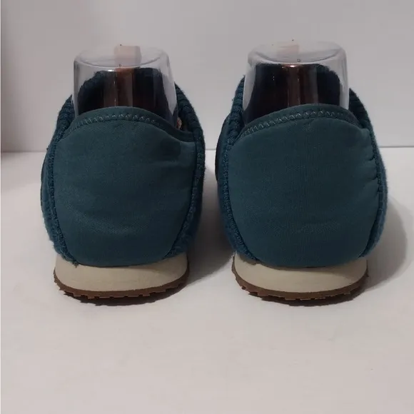 TEVA Teal Quilted Slip-On Shoes size 8 pre owned Exellent condition