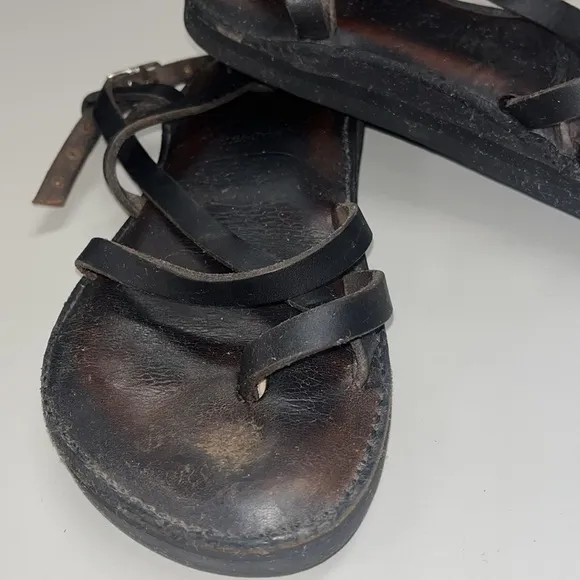 The Piper Sandals Original handmade men’s size 8 color is a deep brown