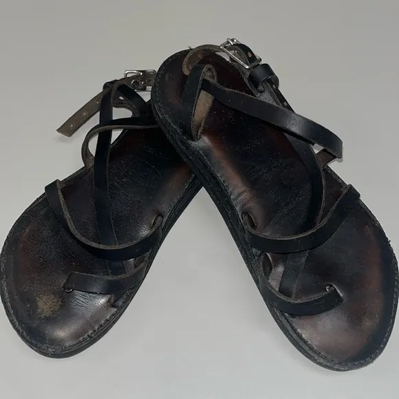 The Piper Sandals Original handmade men’s size 8 color is a deep brown