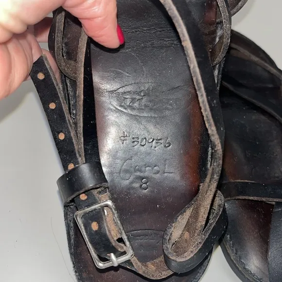 The Piper Sandals Original handmade men’s size 8 color is a deep brown