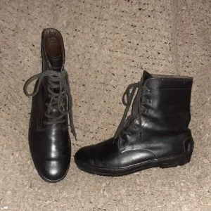TOD'S-Black Leather Gommino Chukka Ankle Boots-Lace-Up-Size 8.5-Excellent