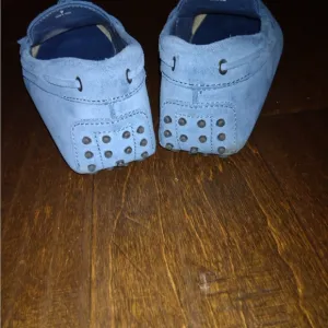 Tod's Blue Moccasins Elegant and Comfortable Footwear