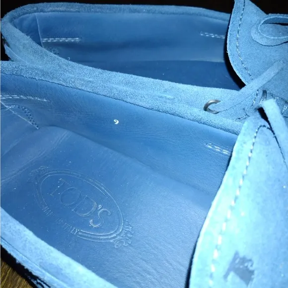 Tod's Blue Moccasins Elegant and Comfortable Footwear