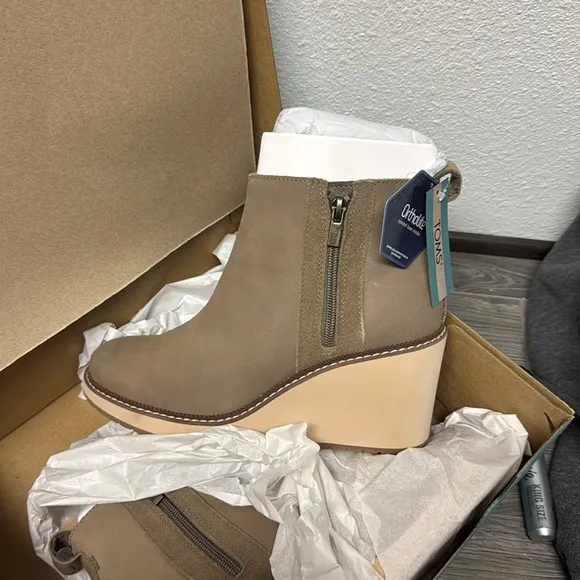 TOMS Womens Raven Nubuck Water Resistant Ankle Boots