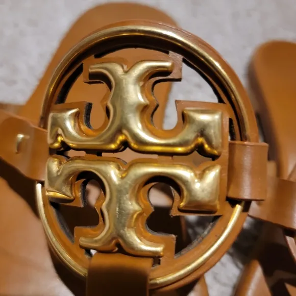 Tory Burch Miller Soft Metal Logo Sandal Bourbon Miele Size 10