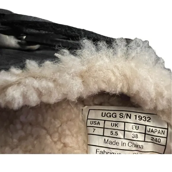 UGG® Australia Caspia Black Leather Ankle Boots Women’s Size 7​​​​​