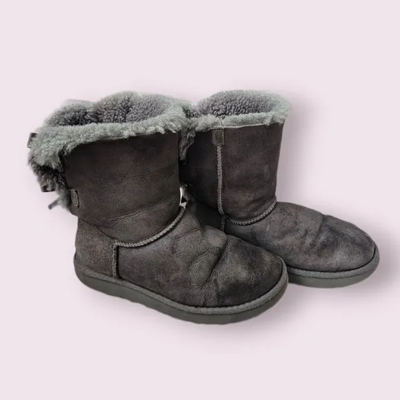 UGG Bailey Bow II Boots Women's Size 7 Gray Satin Bow lace up back detail