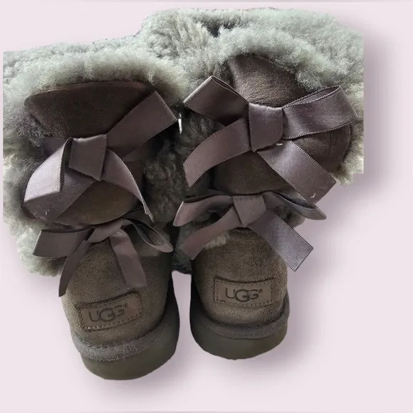 UGG Bailey Bow II Boots Women's Size 7 Gray Satin Bow lace up back detail