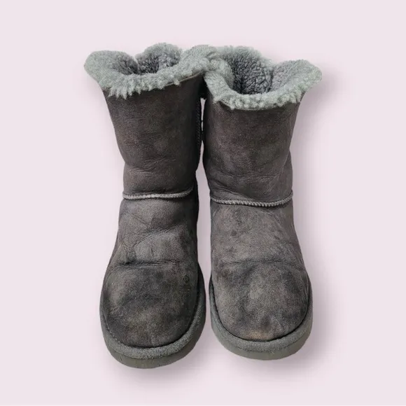 UGG Bailey Bow II Boots Women's Size 7 Gray Satin Bow lace up back detail