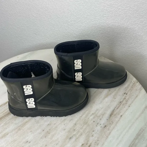 UGG boots kids clear mini sz 13 black waterproof style 1112386k