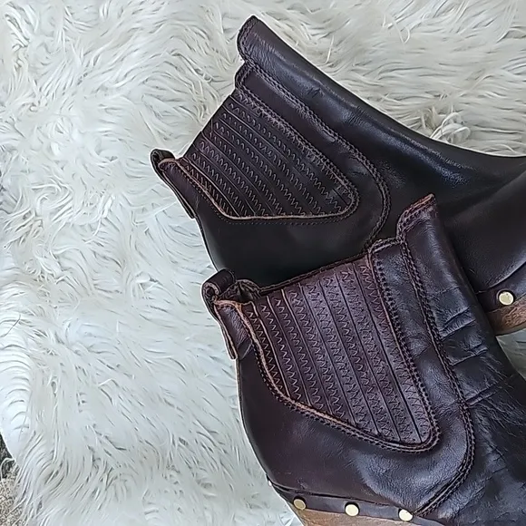 UGG Carberry Women's Ankle Boots in Brown Size 9