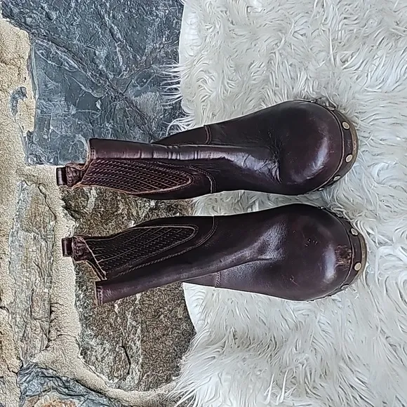 UGG Carberry Women's Ankle Boots in Brown Size 9