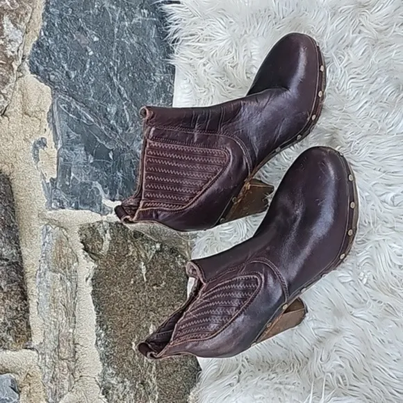 UGG Carberry Women's Ankle Boots in Brown Size 9