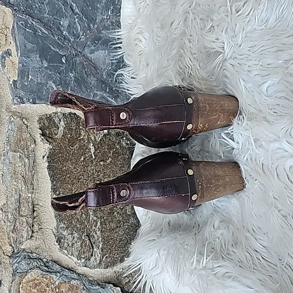 UGG Carberry Women's Ankle Boots in Brown Size 9