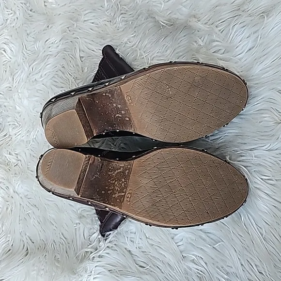 UGG Carberry Women's Ankle Boots in Brown Size 9