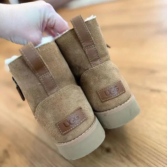 UGG Classic Mini Boots – Size 8, Fur Lined