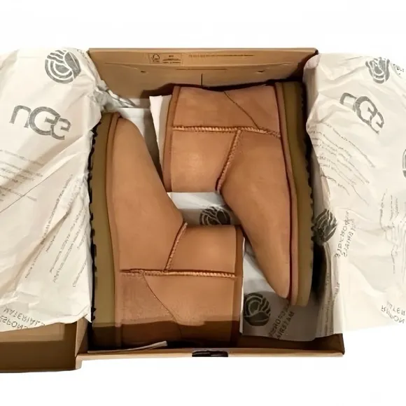 UGG Classic Mini II Chestnut Ankle Boot Women’s 6 NIB