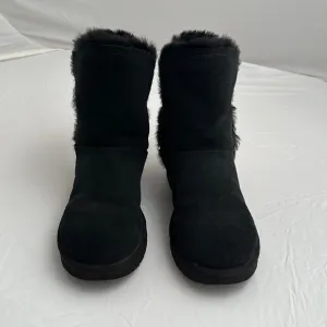 UGG Classic Short Fluff high low black winter boots