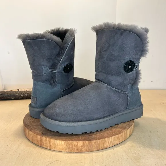 *UGG | Grey Sheepskin Shearling Bailey Button Boots SN 1016220 Size 9