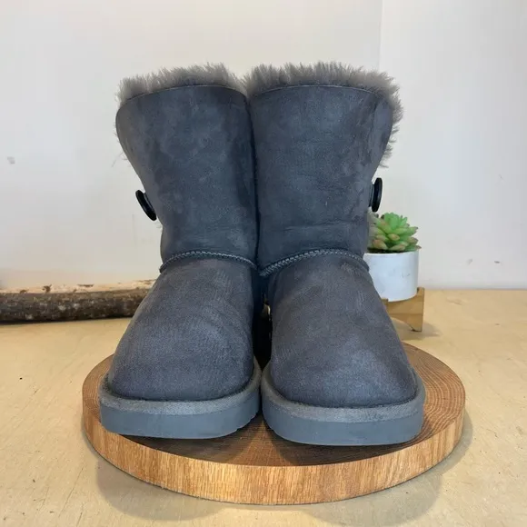 *UGG | Grey Sheepskin Shearling Bailey Button Boots SN 1016220 Size 9