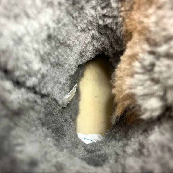 *UGG | Grey Sheepskin Shearling Bailey Button Boots SN 1016220 Size 9