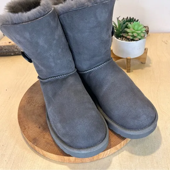 *UGG | Grey Sheepskin Shearling Bailey Button Boots SN 1016220 Size 9