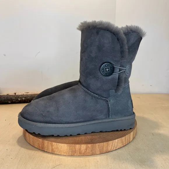 *UGG | Grey Sheepskin Shearling Bailey Button Boots SN 1016220 Size 9