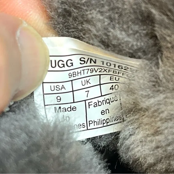 *UGG | Grey Sheepskin Shearling Bailey Button Boots SN 1016220 Size 9