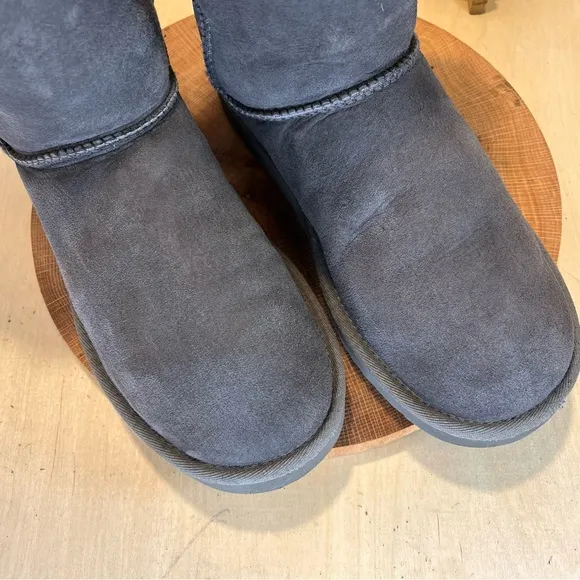 *UGG | Grey Sheepskin Shearling Bailey Button Boots SN 1016220 Size 9