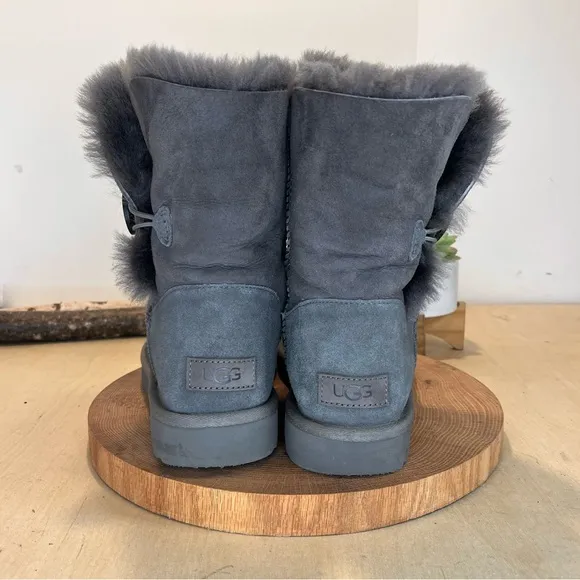 *UGG | Grey Sheepskin Shearling Bailey Button Boots SN 1016220 Size 9