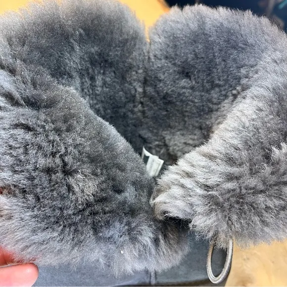 *UGG | Grey Sheepskin Shearling Bailey Button Boots SN 1016220 Size 9