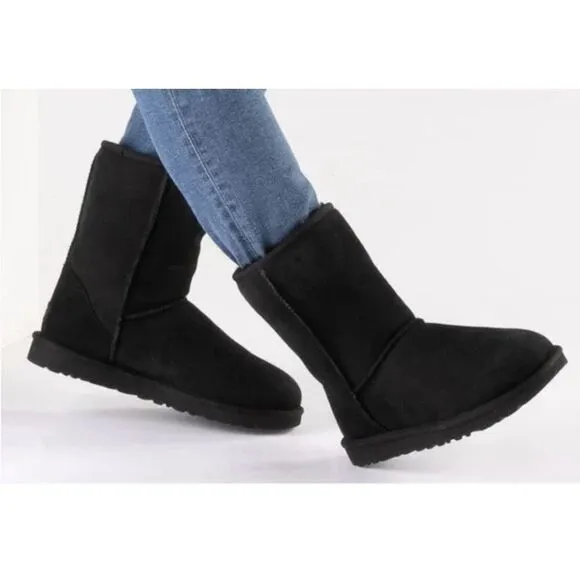 UGG CLASSIC SHORT ll SHEEPSKIN WOMEN'S BOOTS IN BLACK