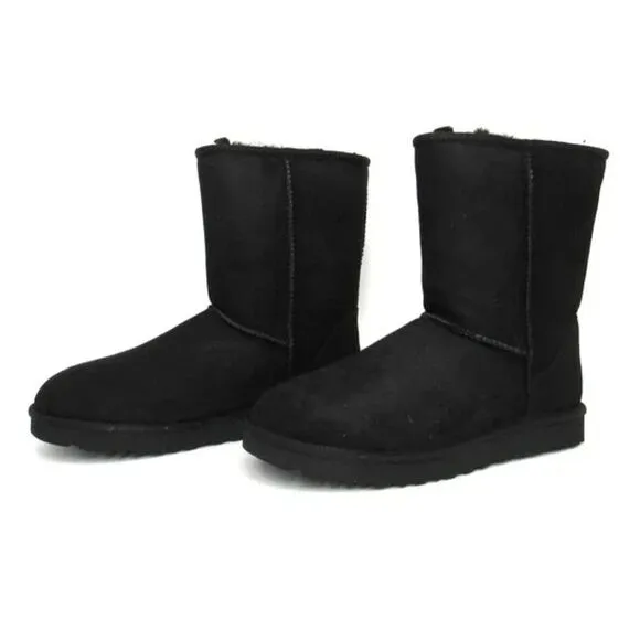 UGG CLASSIC SHORT ll SHEEPSKIN WOMEN'S BOOTS IN BLACK