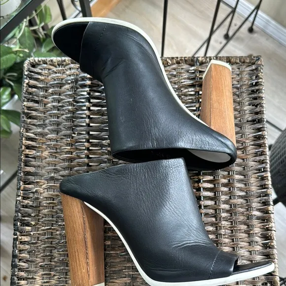 Vince Allison Peep Toe Black Leather Slip On Mule Bootie Block Heel size 9.5