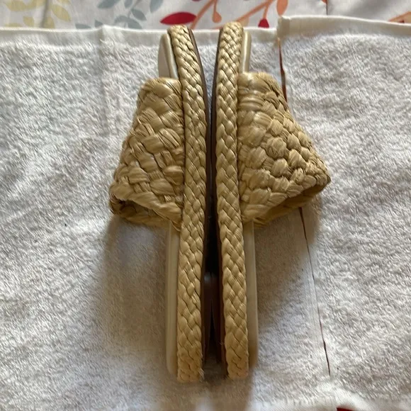 Vince rumi raffia sandals size 7