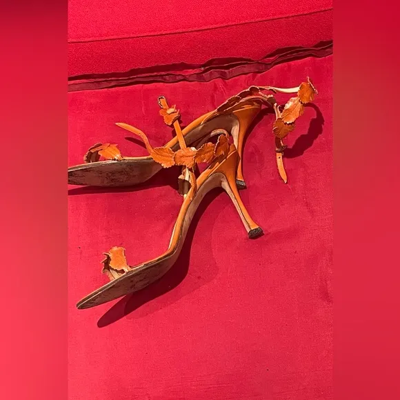 VTG Manolo Blahnik orange leaf leather sandals 4” hells sz 36.5