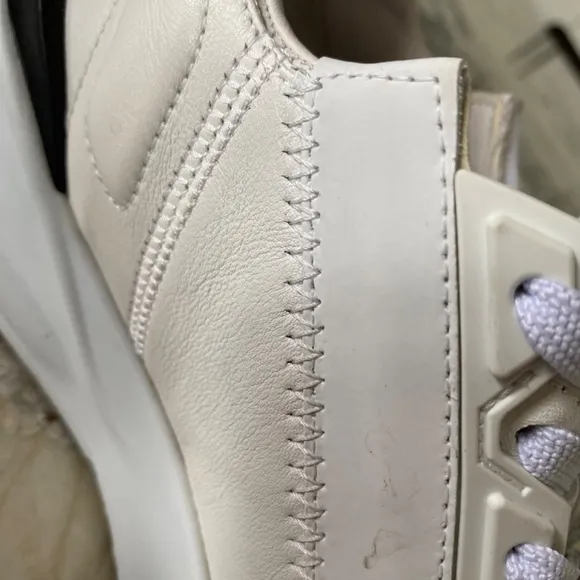 Woman’s Fendi sneaker 6.5